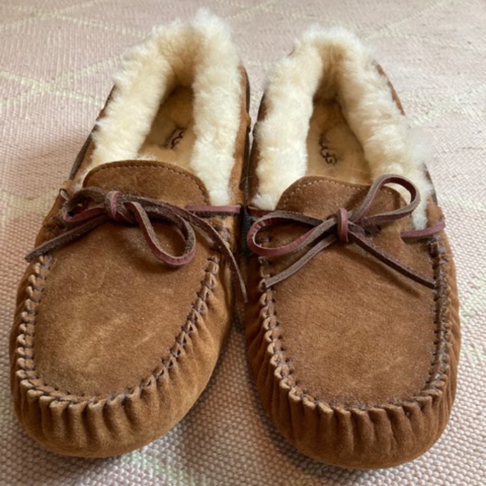 UGG Dakota Slipper NWOT